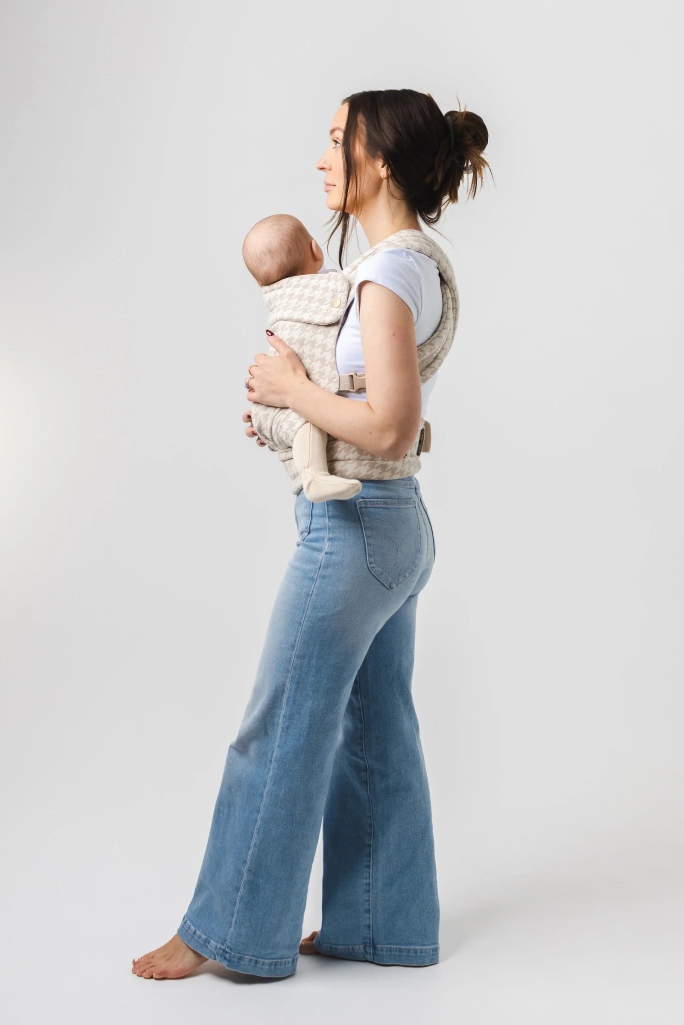 The Mama Carrier - Sand Houndstooth Beige