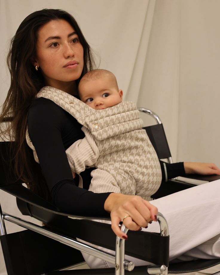 The Mama Carrier - Sand Houndstooth Beige