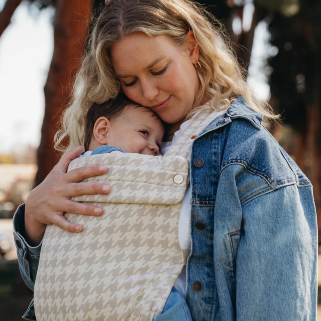 The Mama Carrier - Sand Houndstooth Beige