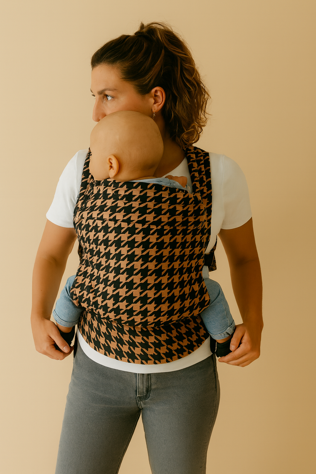 The Mama Carrier - Amber Houndstooth Tan