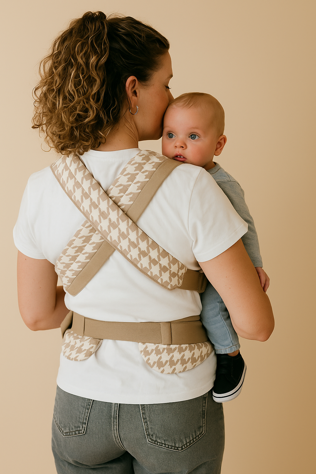 The Mama Carrier - Sand Houndstooth Beige