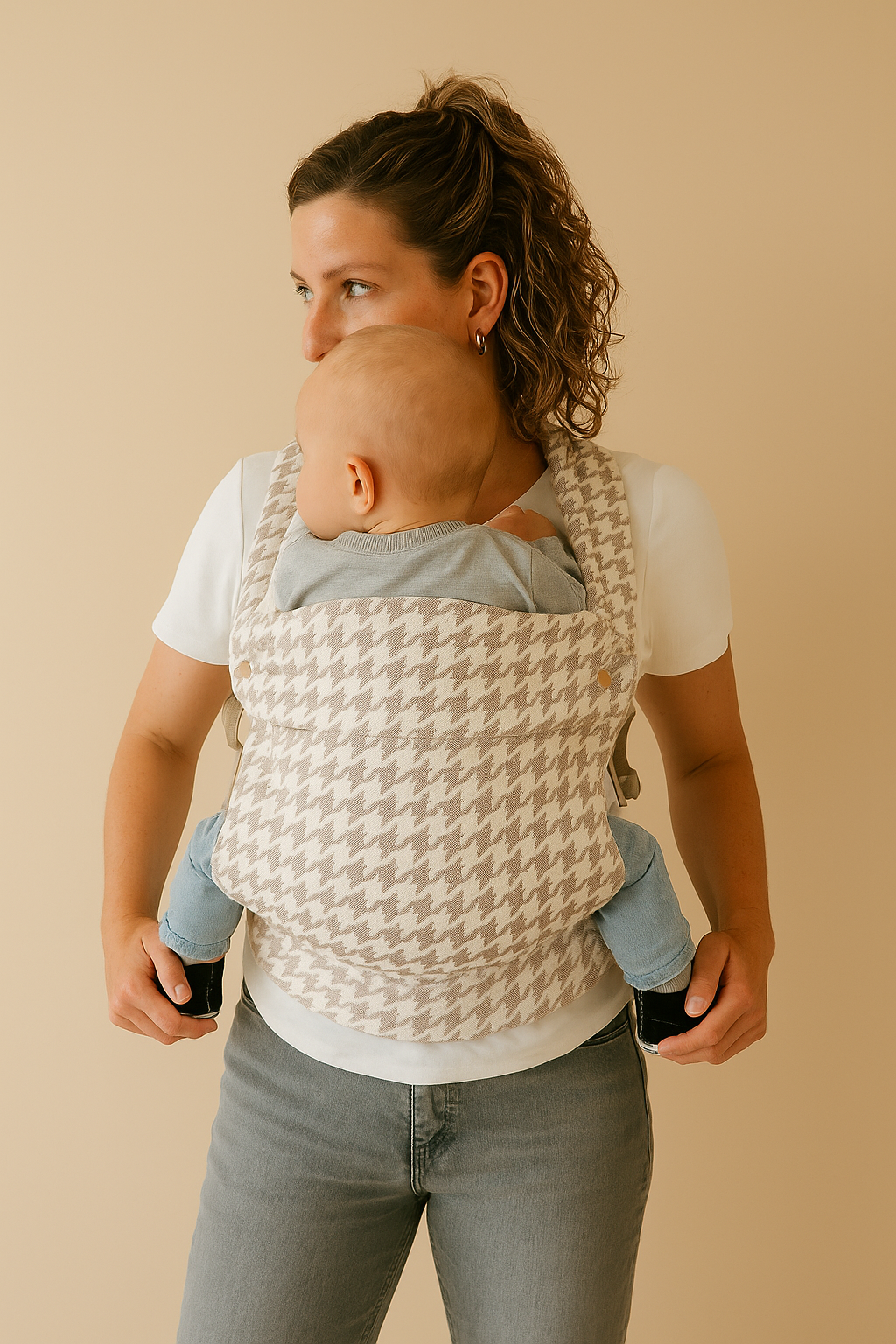The Mama Carrier - Sand Houndstooth Beige