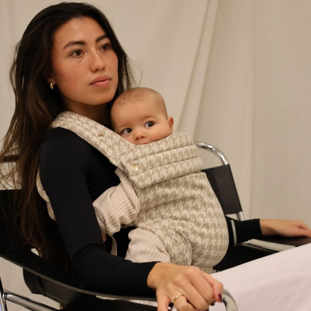 The Mama Carrier - Sand Houndstooth Beige