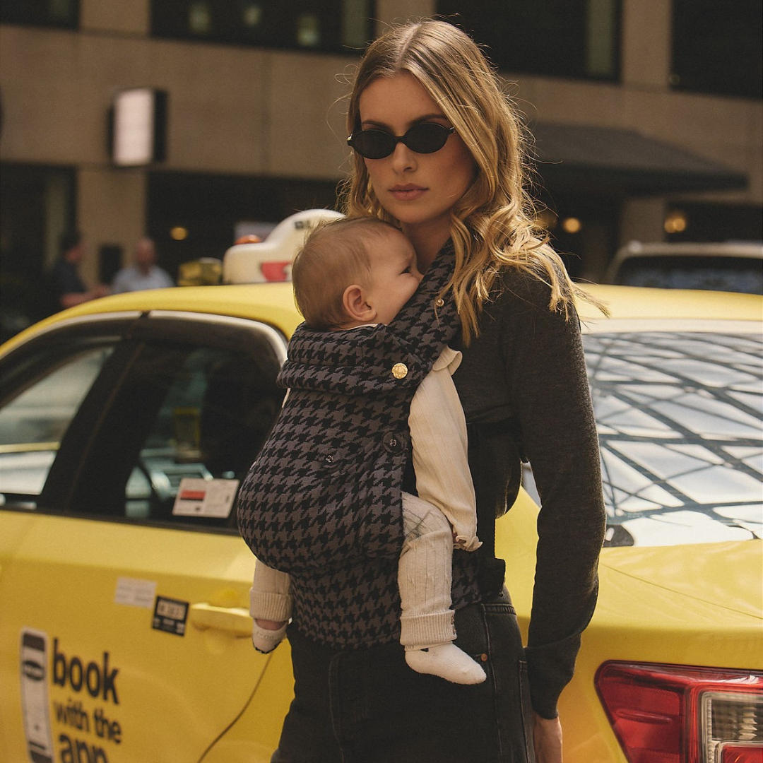 The Mama Carrier - Onyx Houndstooth Grey