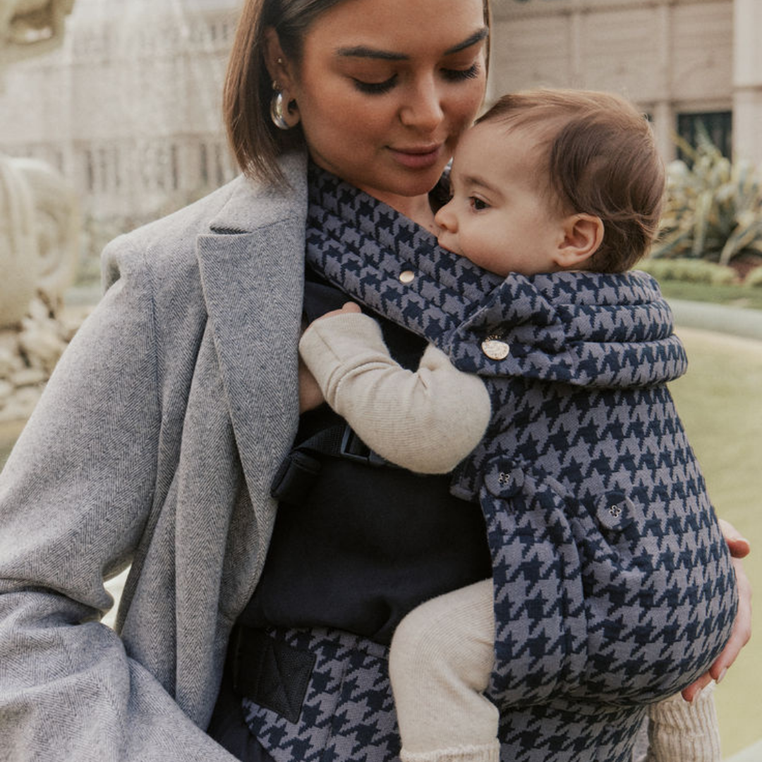 The Mama Carrier - Onyx Houndstooth Grey